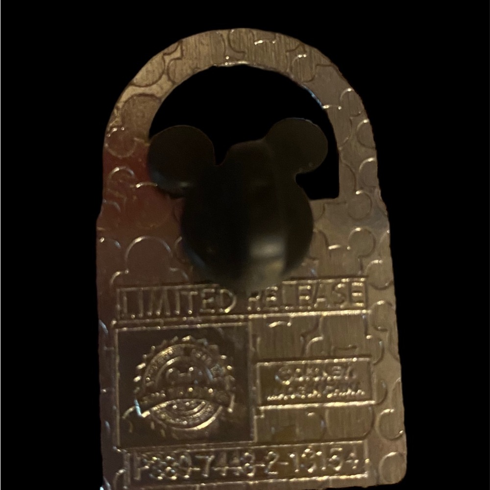 Disney Collector Pin - Picture 3 of 3